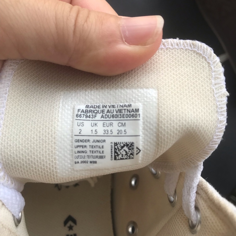 🦎Converse Kids' White High-Top Sneakers with Colorful Lizard Graphics - Picture 4 of 13